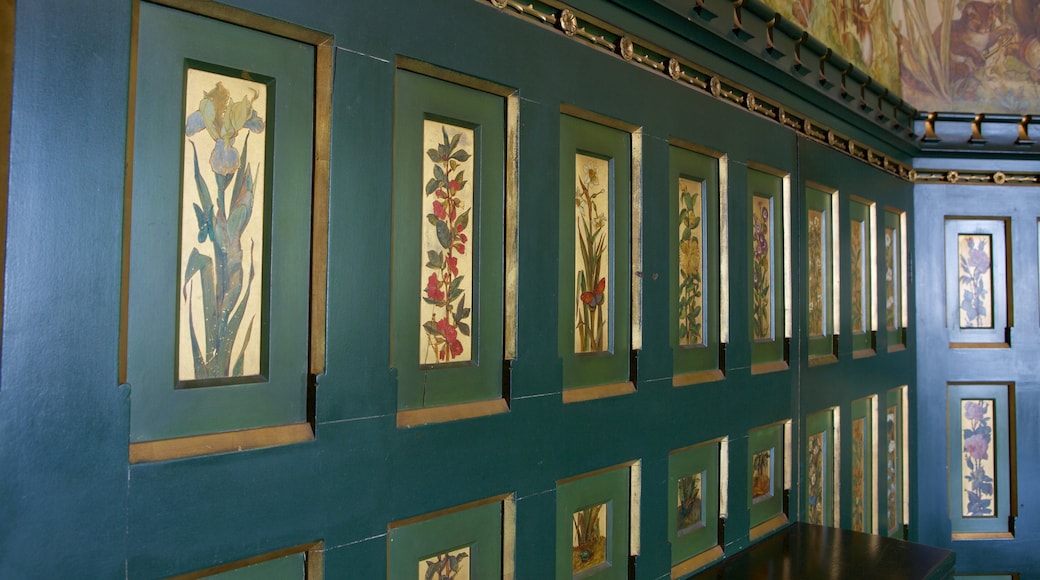 Castell Coch showing interior views, chateau or palace and heritage elements