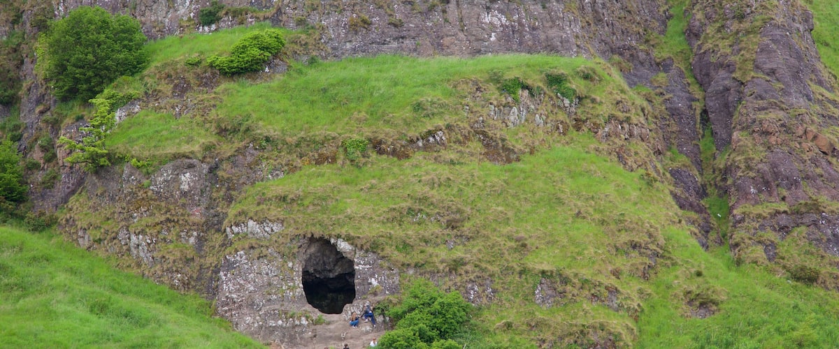 สวนสาธารณะ Cave Hill แสดง เดินหรือเดินป่า, ทิวทัศน์ที่เงียบสงบ และ ถ้ำ