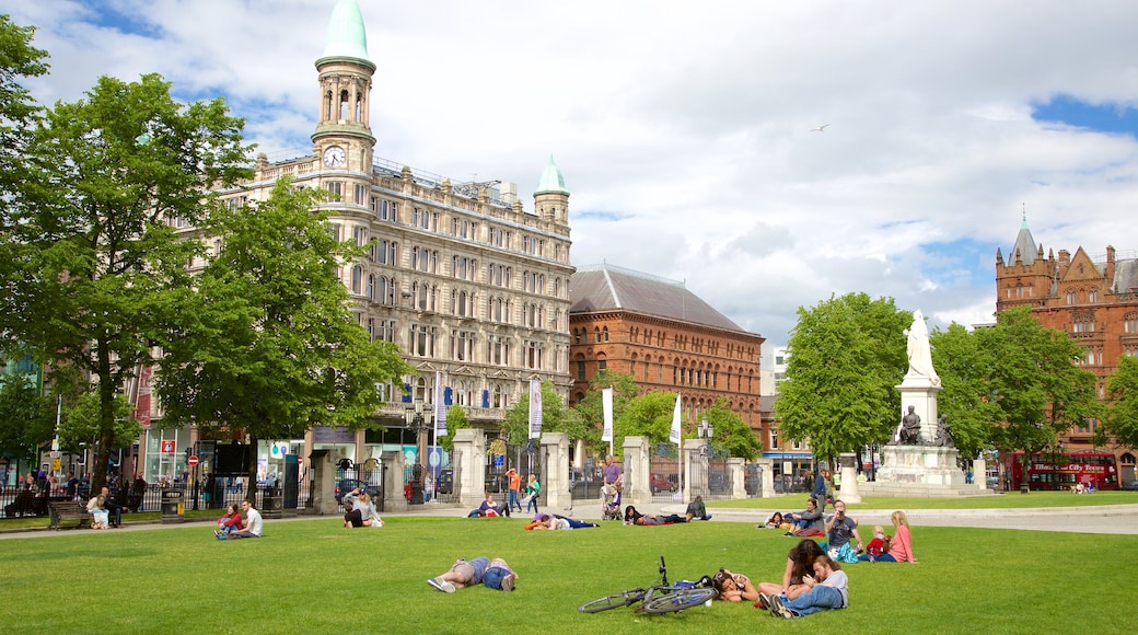 Belfast City Hall which includes chateau or palace, a garden and heritage elements