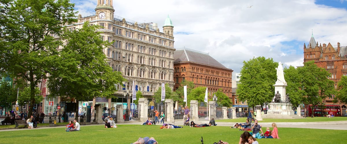 Belfast City Hall which includes chateau or palace, a garden and heritage elements