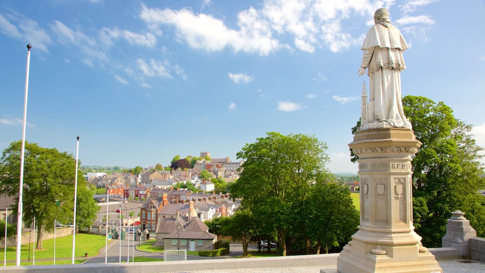 St. Patrick\'s Cathedral welches beinhaltet Geschichtliches, Monument und Statue oder Skulptur
