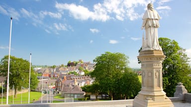 St. Patrick\'s Cathedral showing a statue or sculpture, heritage elements and a monument