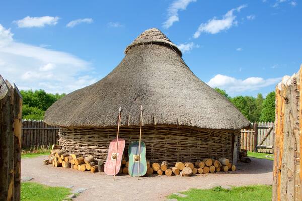 Navan Fort and Visitor Centre which includes heritage elements, heritage architecture and a house