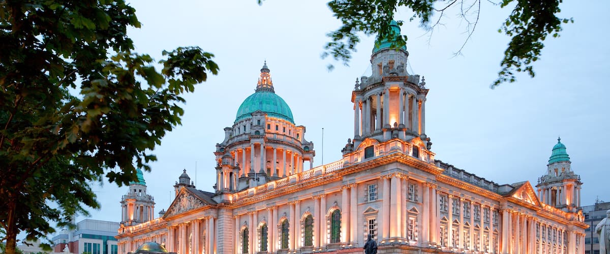 Belfast City Hall showing heritage elements, heritage architecture and a castle
