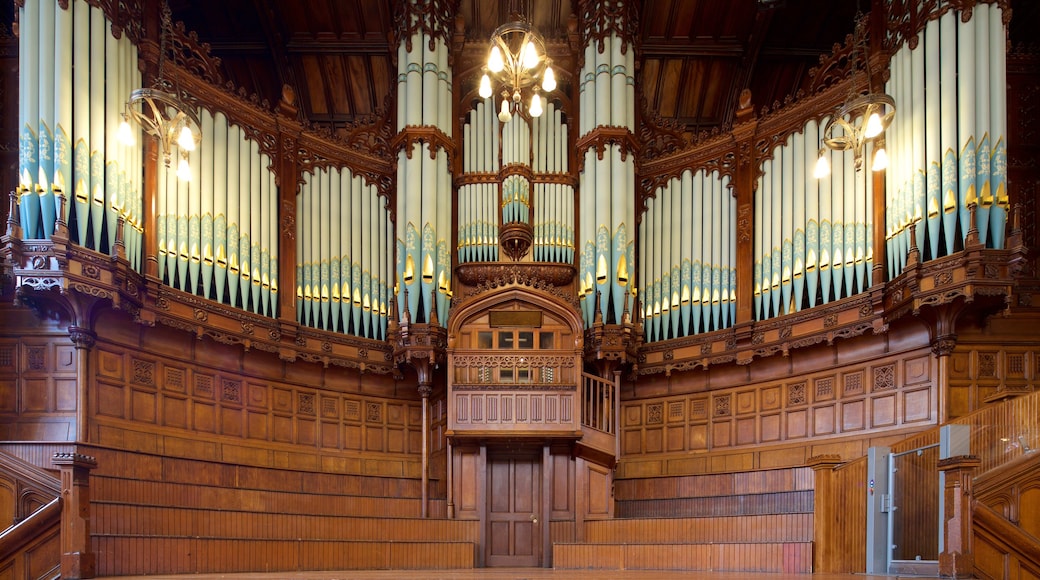 Guildhall welches beinhaltet Innenansichten, Kirche oder Kathedrale und historische Architektur