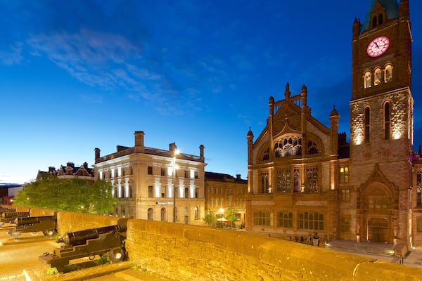 Guildhall montrant patrimoine architectural, scĂšnes de nuit et patrimoine historique