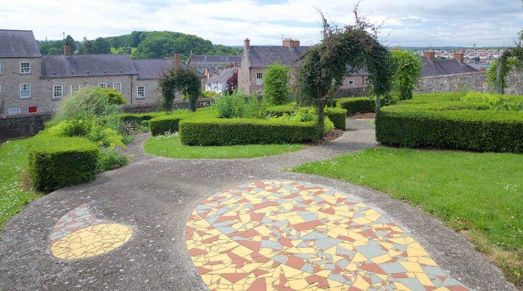 Armagh montrant patrimoine historique et jardin