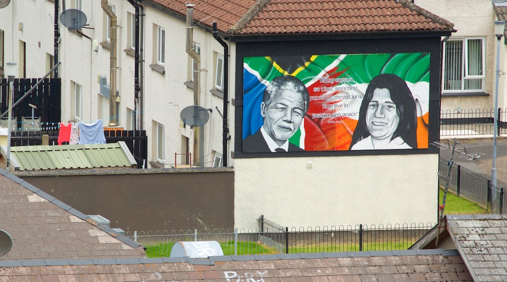 You are Now Entering Free Derry Mural mostrando arte al aire libre