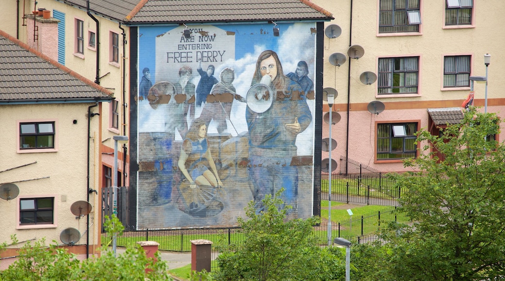 Vægmaleriet \"You are Now Entering Free Derry Mural\" som viser udendørs kunst