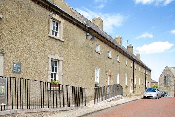 Armagh which includes street scenes