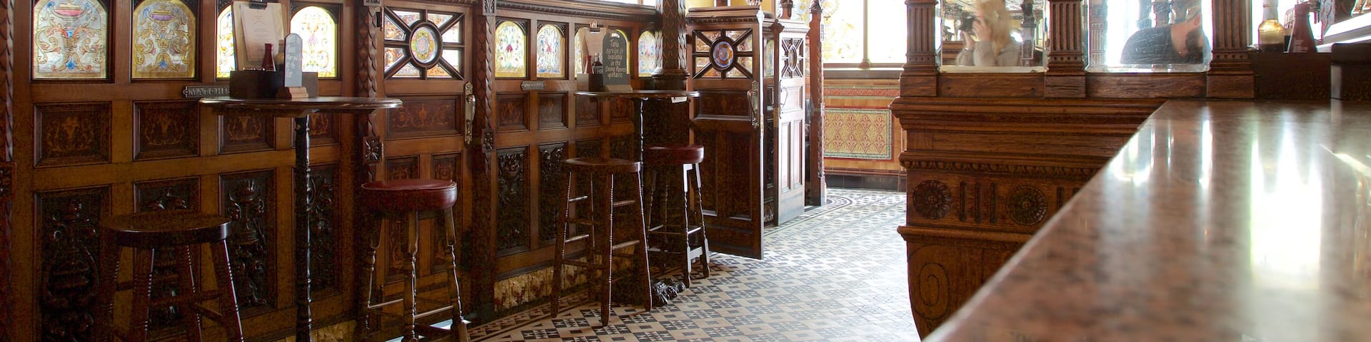 Belfast showing heritage elements, a bar and interior views