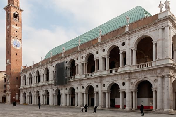 Vicenza featuring a square or plaza, a city and heritage architecture