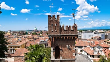 Udine qui includes patrimoine historique, ville et château