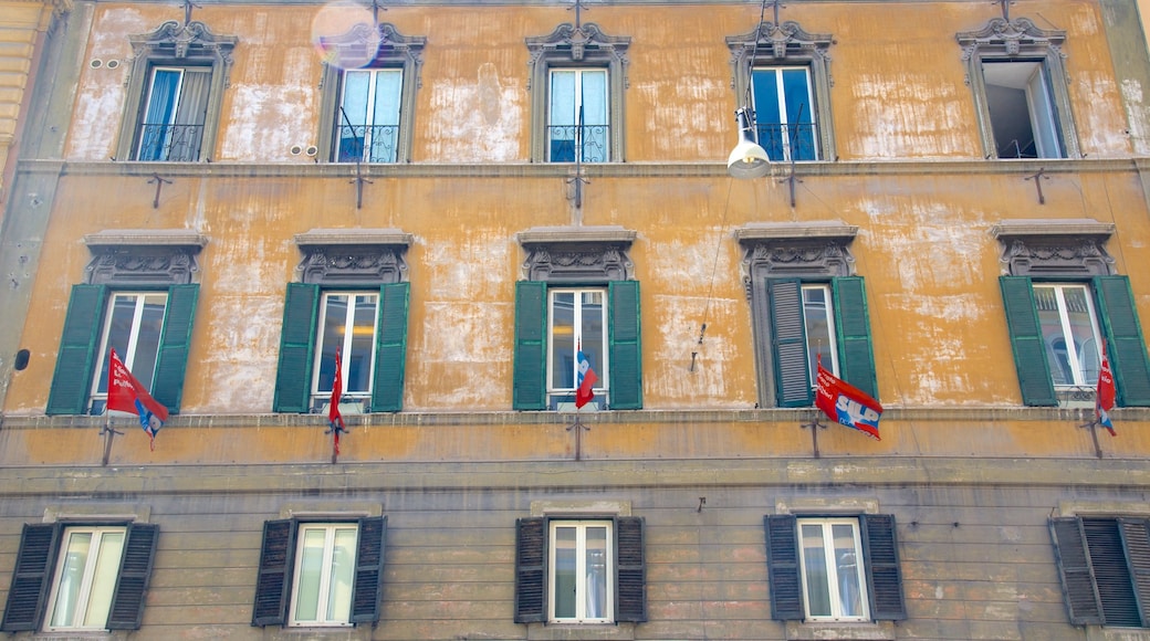 Via Nazionale bevat een stad en een overheidsgebouw