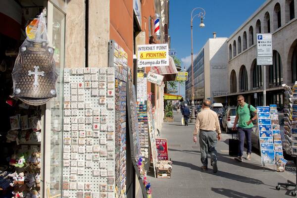 Via Marsala das einen Straßenszenen, Märkte und Stadt