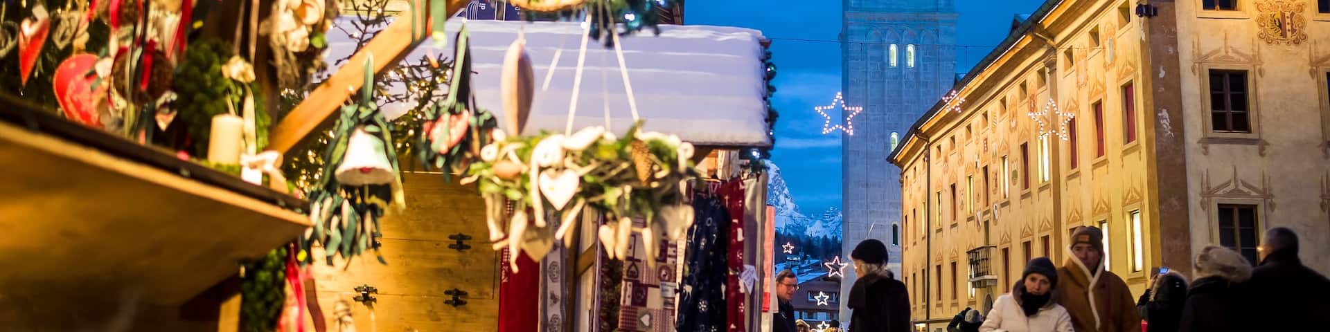 Cortina d\'Ampezzo showing markets, nightlife and snow
