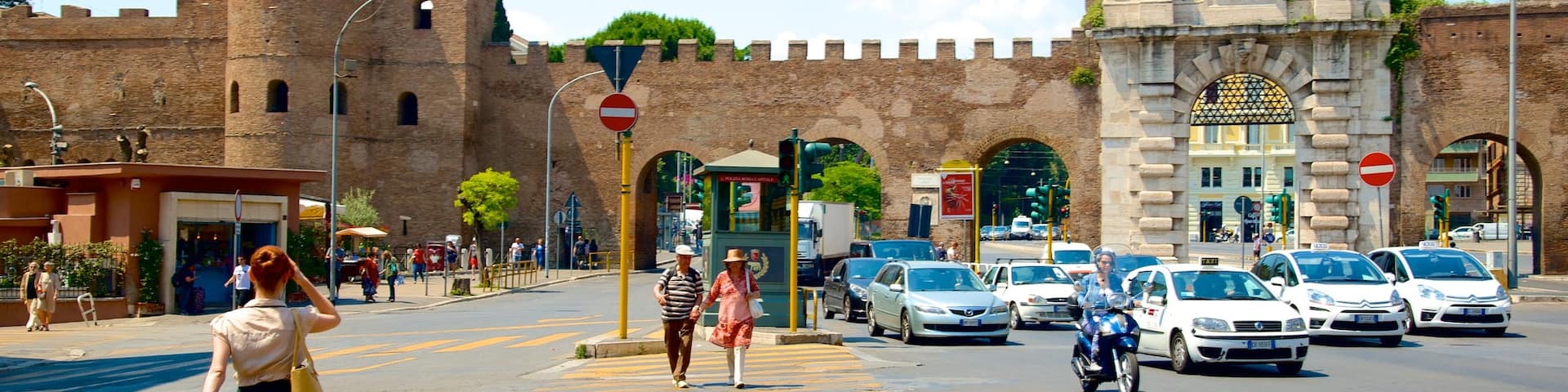 San Giovanni featuring heritage elements, heritage architecture and street scenes