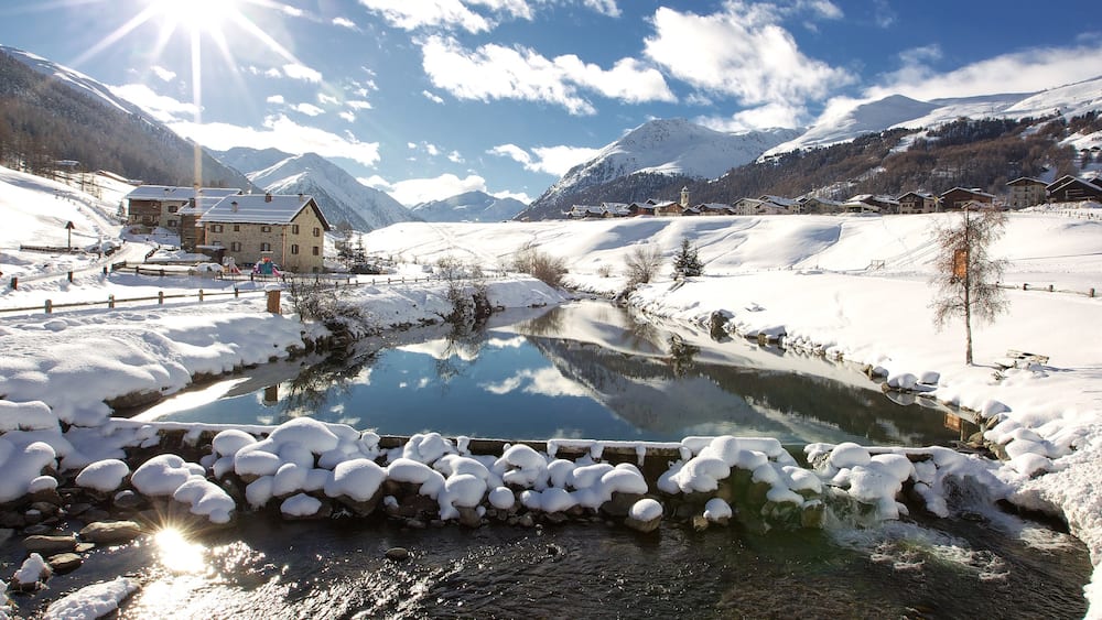 Livigno Ski Area showing snow, tranquil scenes and a pond