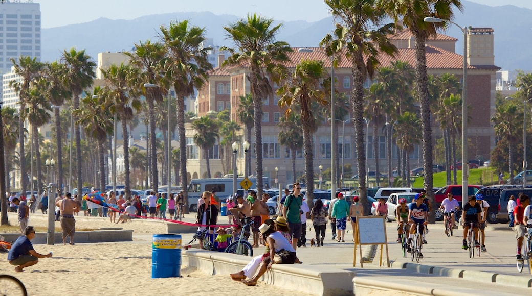 Santa Monica mit einem allgemeine Küstenansicht, Stadt und Straßenszenen