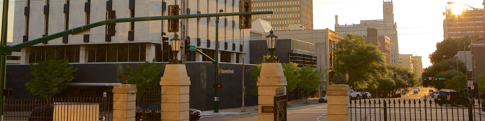 Mississippi State Capitol featuring a city