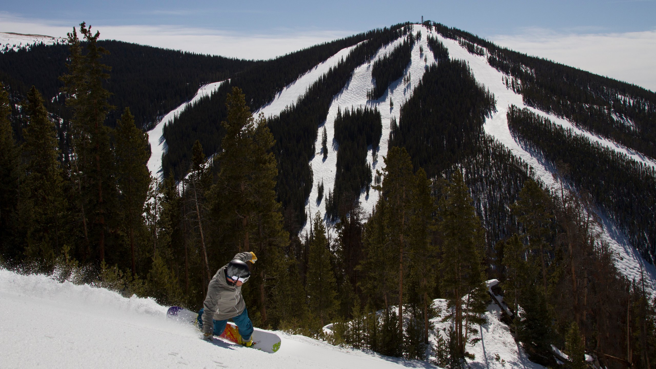 Domaine skiable de Keystone mettant en vedette snowboard, scènes tranquilles et scènes forestières