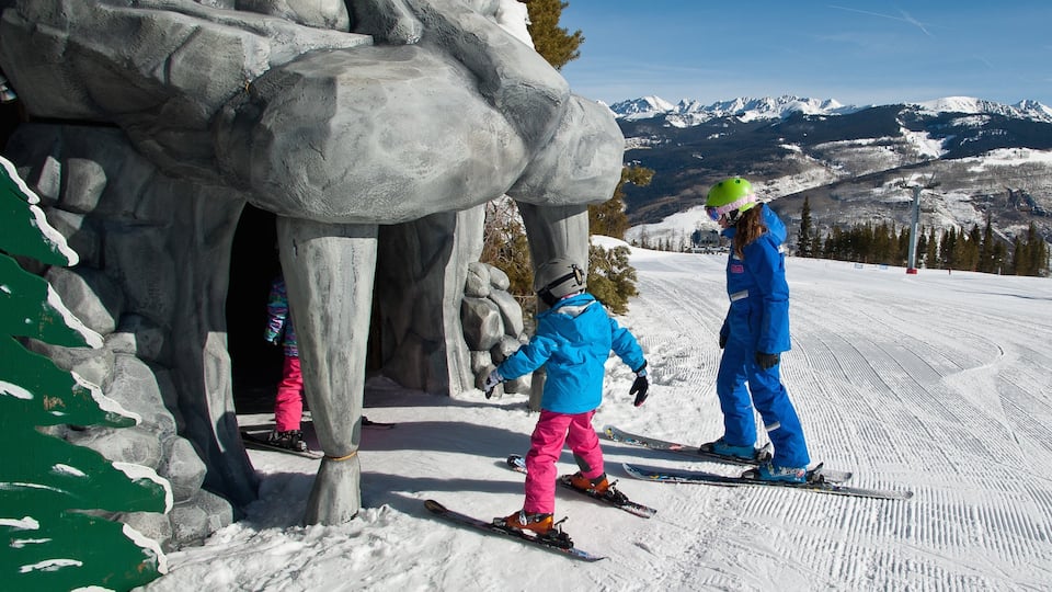 Vail Skisportssted og byder på sne såvel som børn