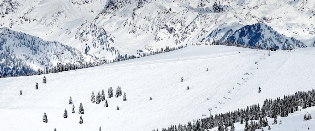 Vail Ski Resort featuring landscape views, snow and mountains