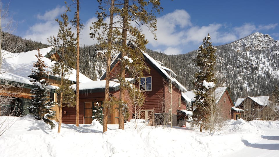 Keystone showing snow and a luxury hotel or resort