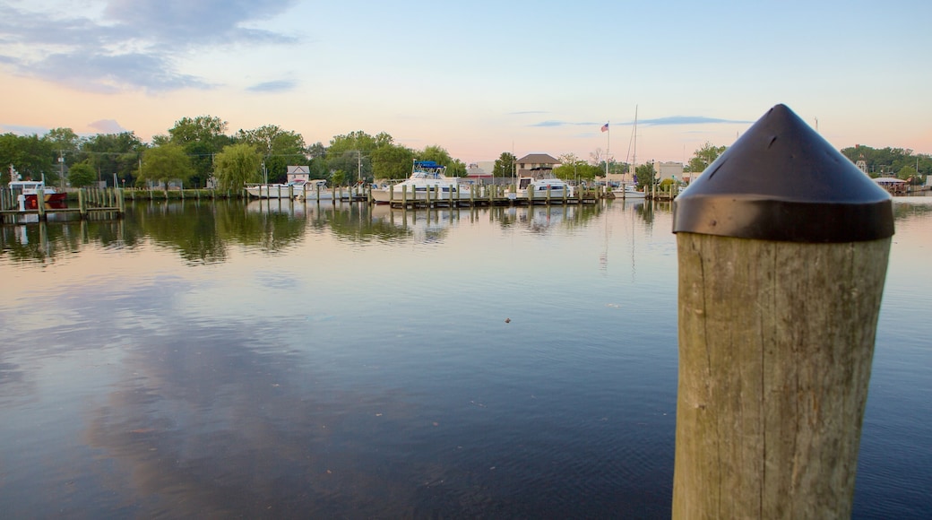 Salisbury showing a bay or harbour, a marina and a lake or waterhole