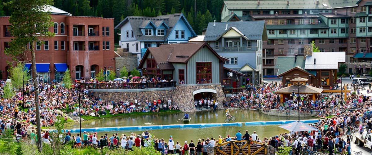 Winter Park qui includes lac ou étang, arts de la scÚne et hÎtel ou complexe de luxe