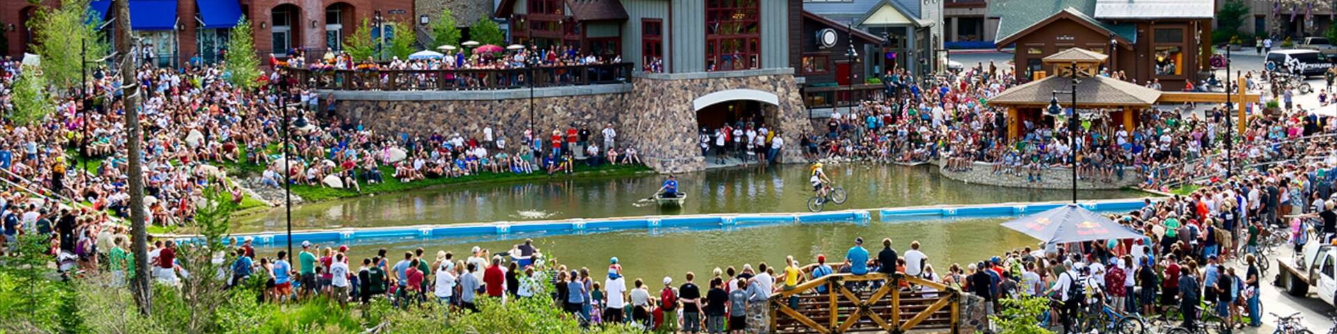 Winter Park which includes performance art, a lake or waterhole and a luxury hotel or resort