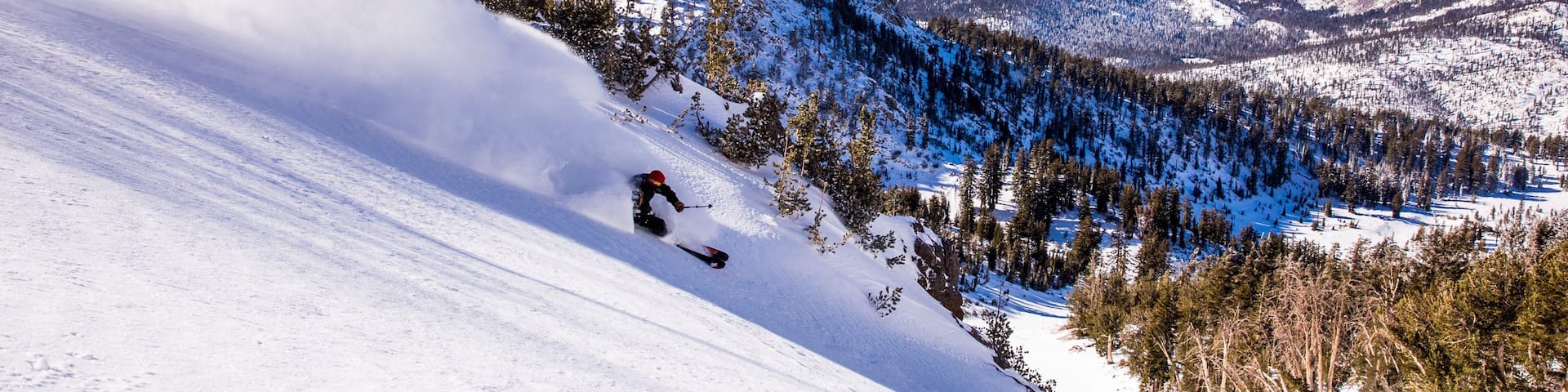 Mammoth Mountain Ski Resort showing mountains, landscape views and snow