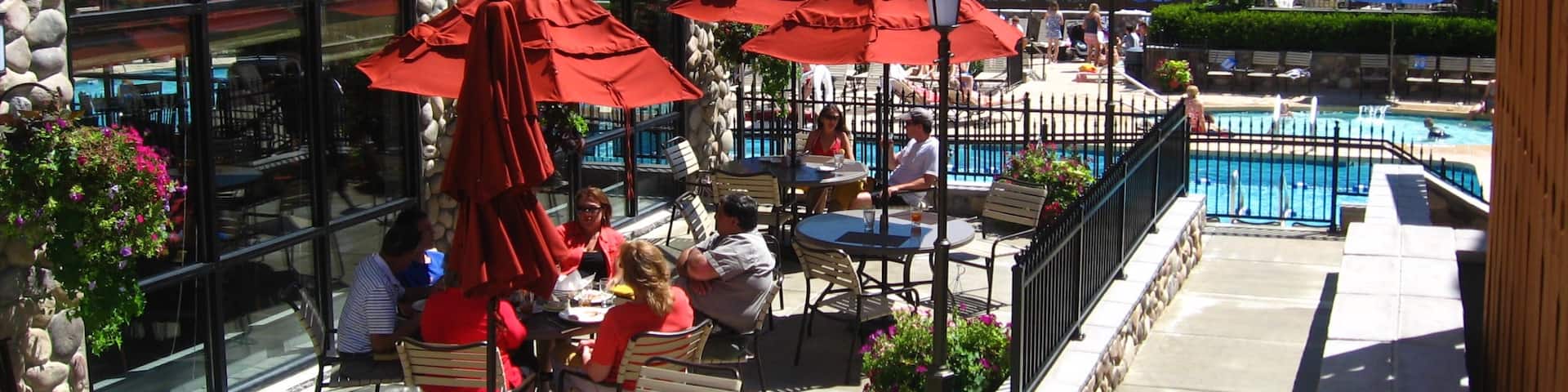 Holiday Valley Ski Area showing dining out, café scenes and outdoor eating