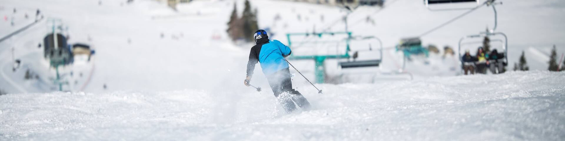 Marble Mountain showing snow, snow skiing and a gondola