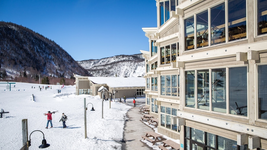 Marble Mountain showing a luxury hotel or resort as well as a small group of people