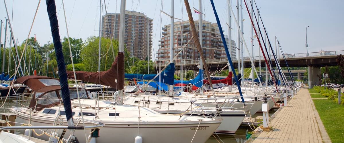 Oakville mettant en vedette marina et navigation