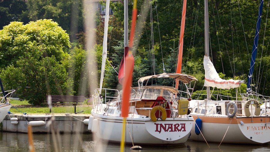 Oakville bevat een jachthaven, varen en zeilen