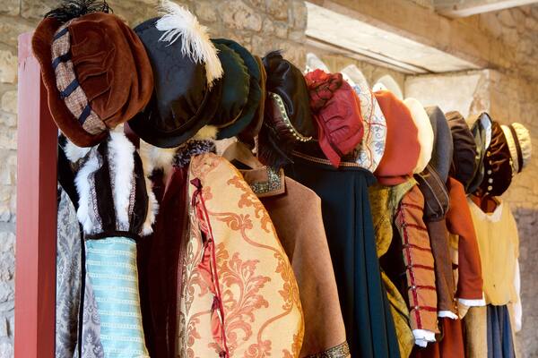 Oxwich Castle welches beinhaltet Fashion