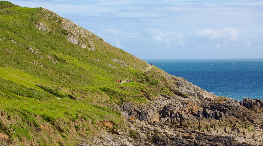 Praia de Caswell Bay mostrando montanhas e paisagens litorâneas