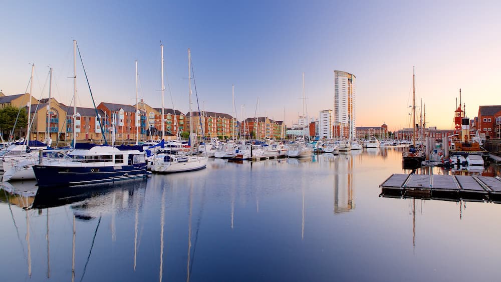 Swansea welches beinhaltet allgemeine Küstenansicht, Bootfahren und Segeln