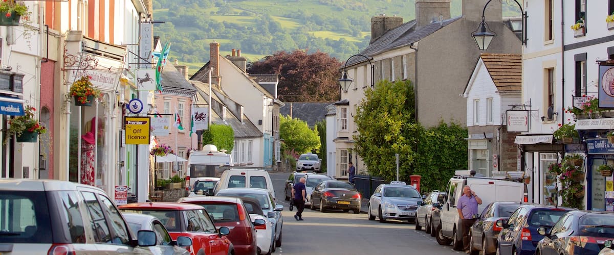 Crickhowell which includes street scenes