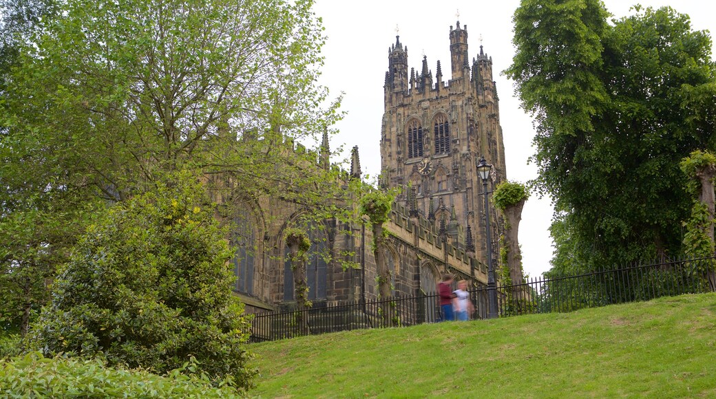 Wrexham mettant en vedette église ou cathédrale et patrimoine historique