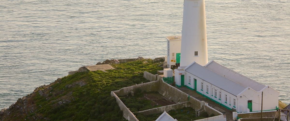 Phare de South Stack montrant vues littorales et phare