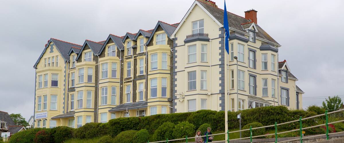 Criccieth mostrando patrimonio de arquitectura y una casa