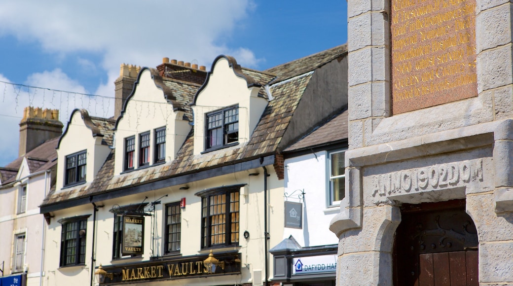 Llangefni which includes street scenes