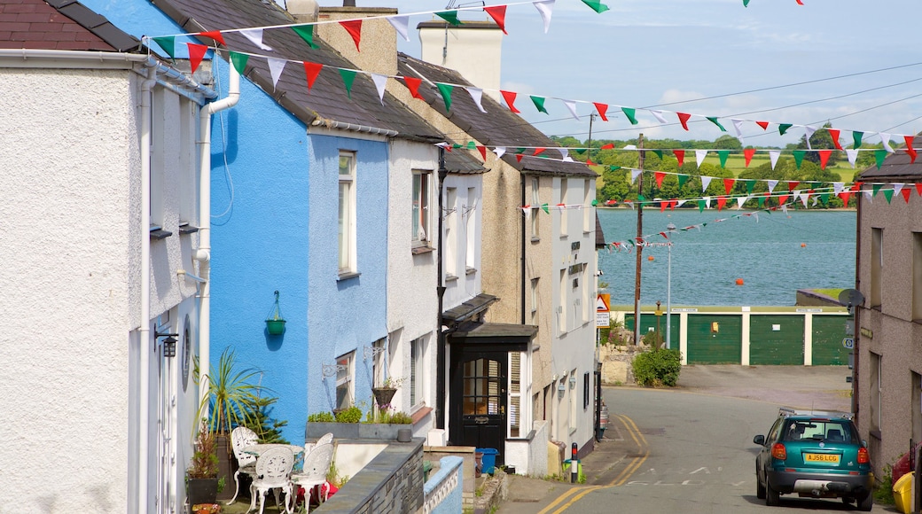 Y Felinheli featuring street scenes