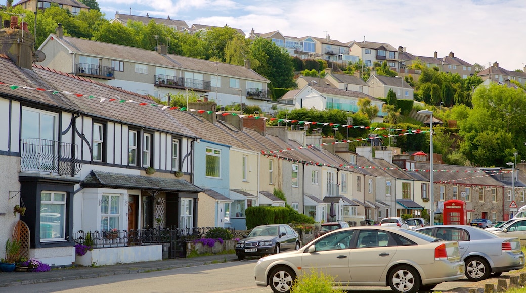 Y Felinheli featuring street scenes and a small town or village