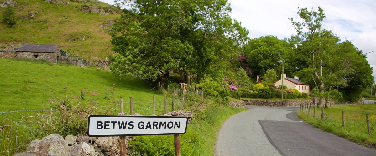 Betws Garmon das einen Beschilderung und Farmland