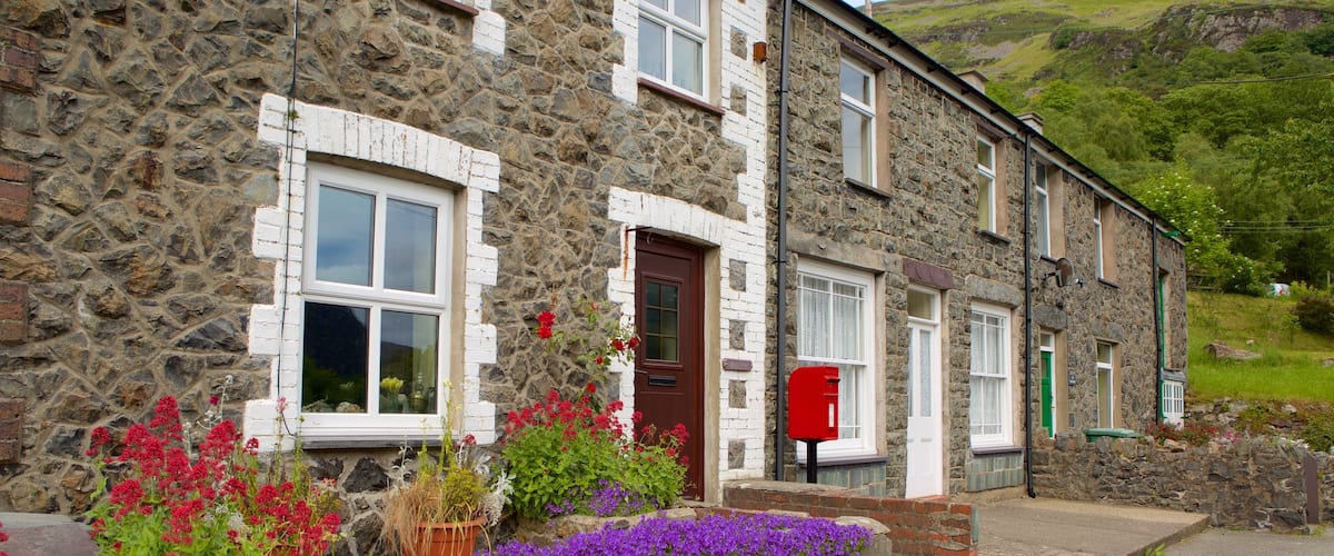 Betws Garmon which includes a house and street scenes