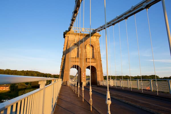 Menai Bridge das einen Geschichtliches und Brücke